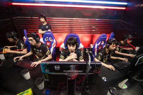 拼搏不懈 拼搏不懈