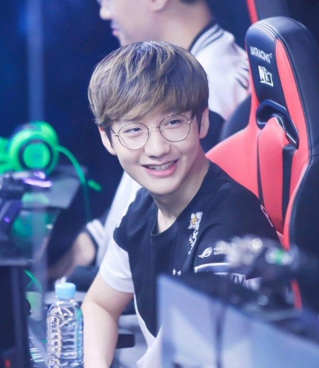 展做出了贡 展做出了贡